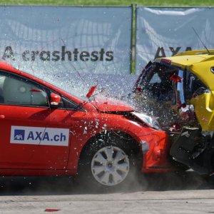 crash-test-collision-60-km-h-distraction-163016